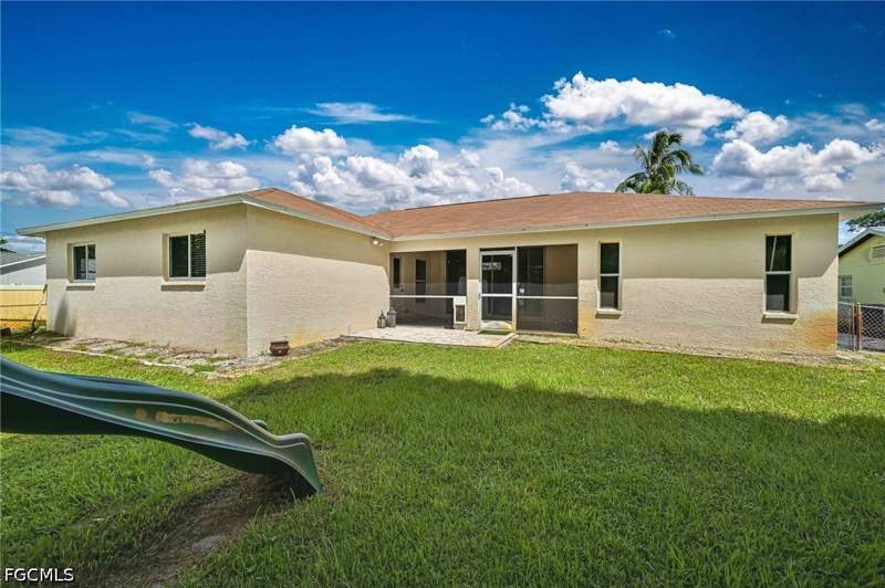3 bedroom SingleFamilyResidence at 18222 Camellia Rd, San Carlos Park, Fort Myers — photo 4