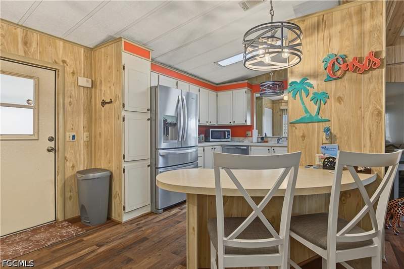2 bedroom ManufacturedHome at 3408 Rainbow Ln, Tamiami Village, North Fort Myers — photo 5