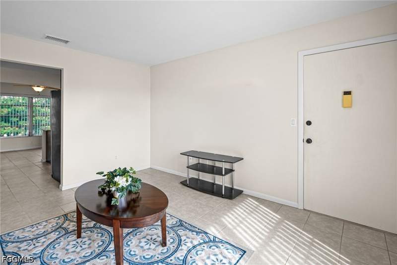 2 bedroom Condominium at 6890 Sandtrap Dr 3, Myerlee Gardens Condo, Fort Myers — photo 4