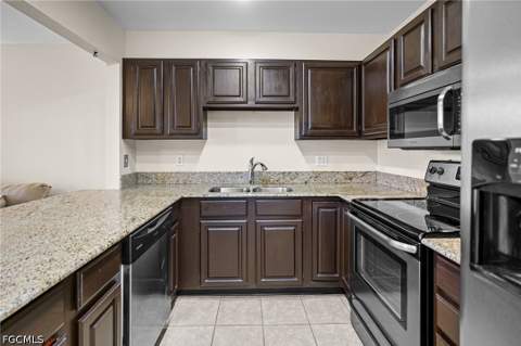 6890 Sandtrap Dr 3, Fort Myers FL - photo 7 of 34