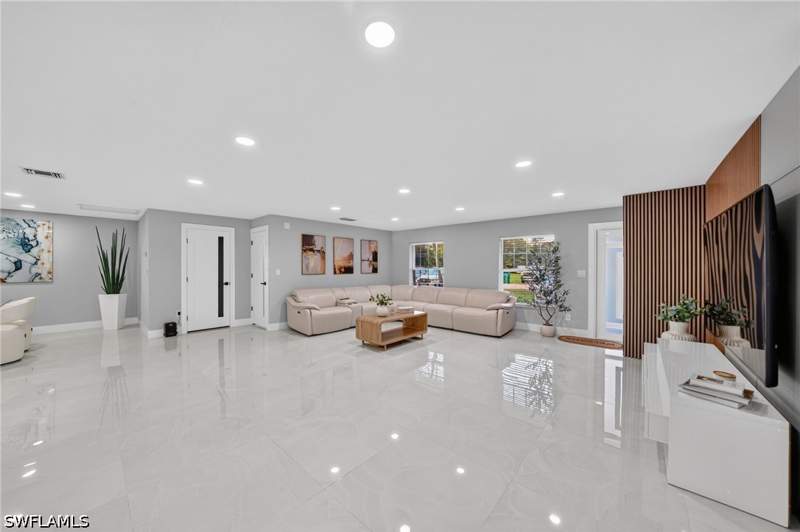 6 bedroom SingleFamilyResidence at 6255 Cedar Tree Ln, Golden Gate Estates, Naples — photo 2