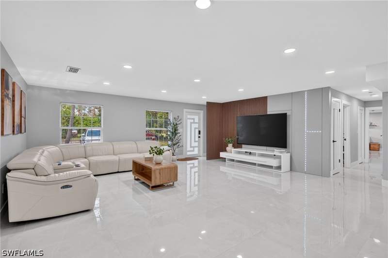 6 bedroom SingleFamilyResidence at 6255 Cedar Tree Ln, Golden Gate Estates, Naples — photo 4