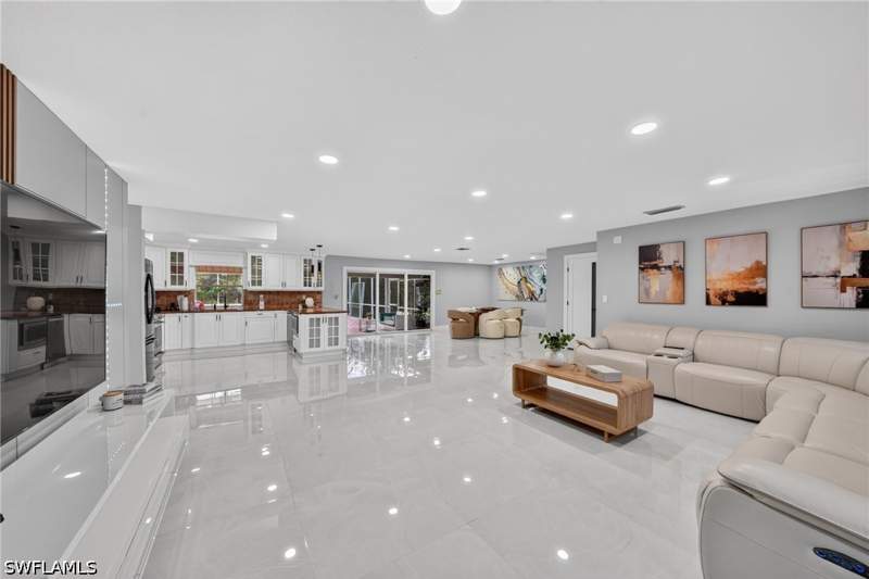 6 bedroom SingleFamilyResidence at 6255 Cedar Tree Ln, Golden Gate Estates, Naples — photo 5