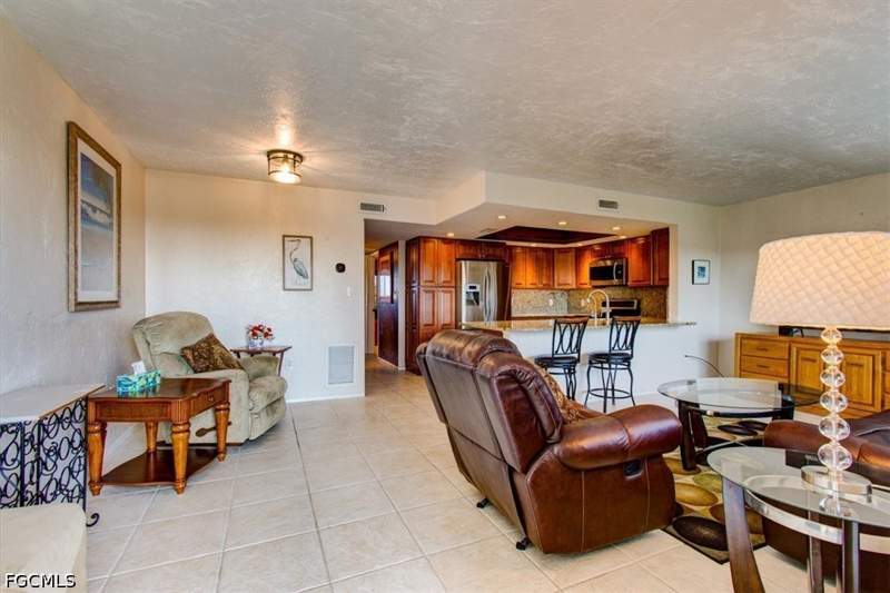 2 bedroom Condominium at 4906 Victoria Dr 413, Capeway Condo, Cape Coral — photo 2