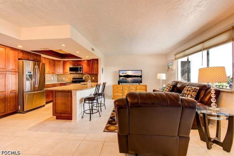 2 bedroom Condominium at 4906 Victoria Dr 413, Capeway Condo, Cape Coral — photo 3
