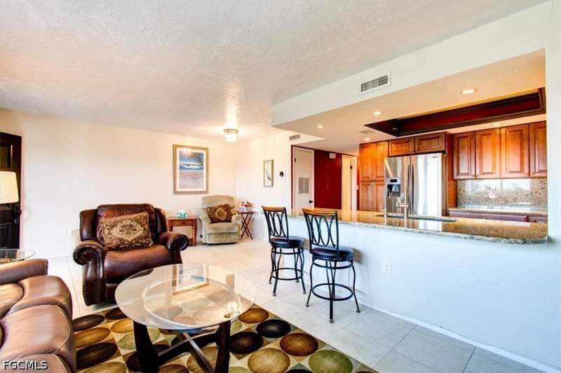 2 bedroom Condominium at 4906 Victoria Dr 413, Capeway Condo, Cape Coral — photo 5