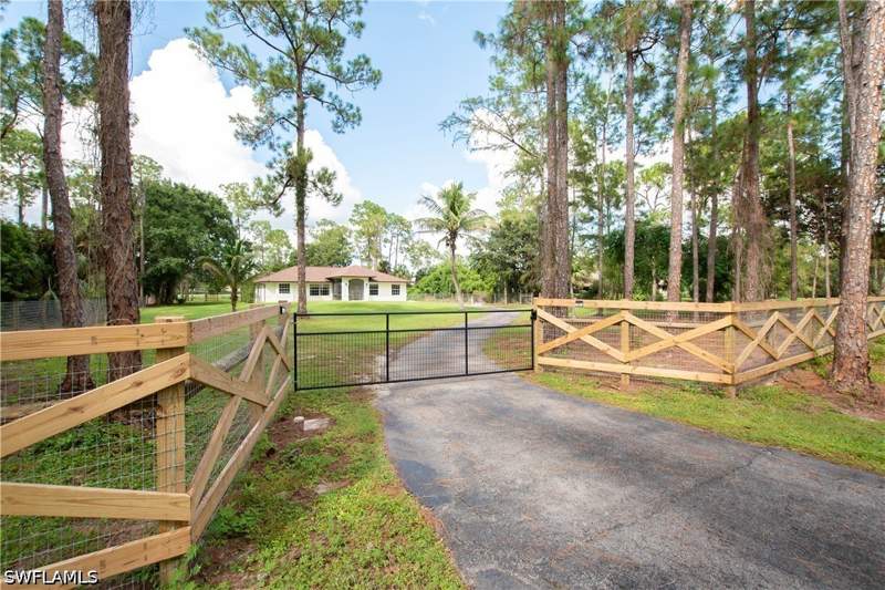4 bedroom SingleFamilyResidence at 3271 7th Ave NW, Weber Woods, Naples — photo 2