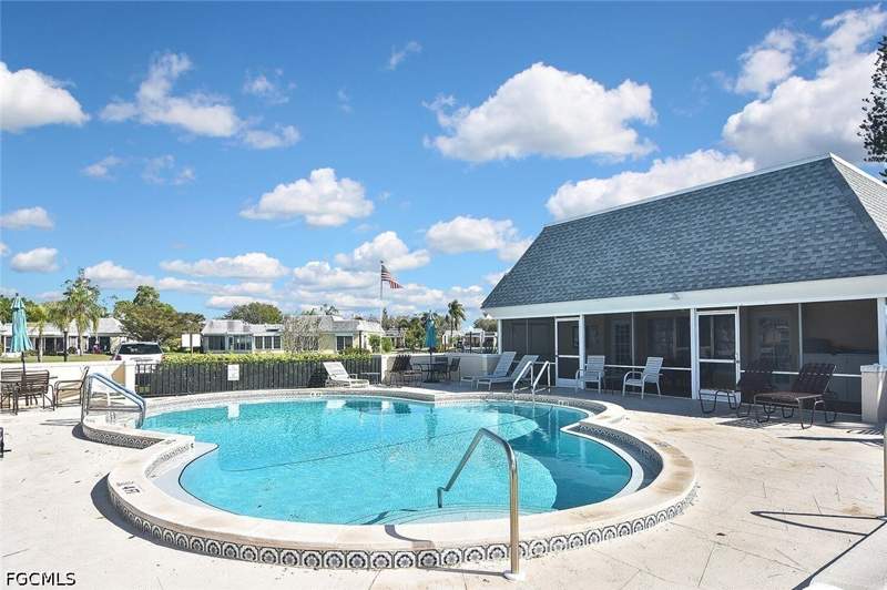 3 bedroom Attached at 4 Park Lane Cir, East Greens Land Condo, Lehigh Acres — photo 2