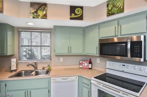 4 Park Lane Cir, Lehigh Acres FL - photo 8 of 54