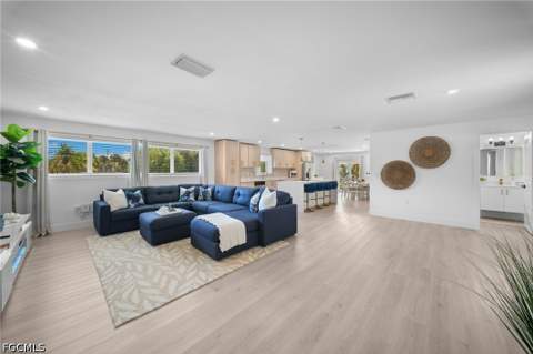 657 Cardium St, Sanibel FL - photo 10 of 47