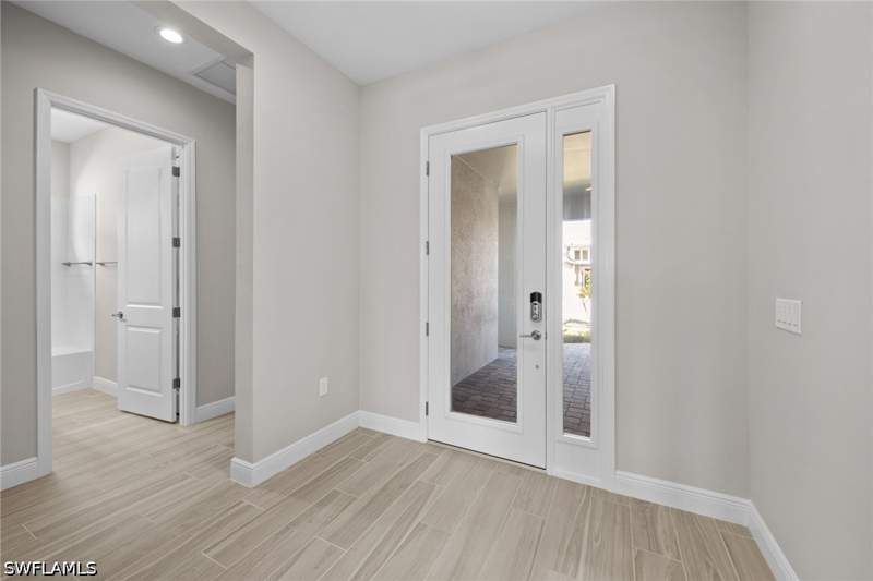 2 bedroom SingleFamilyResidence at 4671 SkySail Dr, Skysail, Naples — photo 3