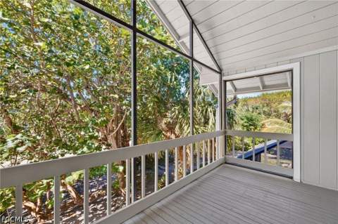 996 Greenwood Ct N, Sanibel FL - photo 10 of 46