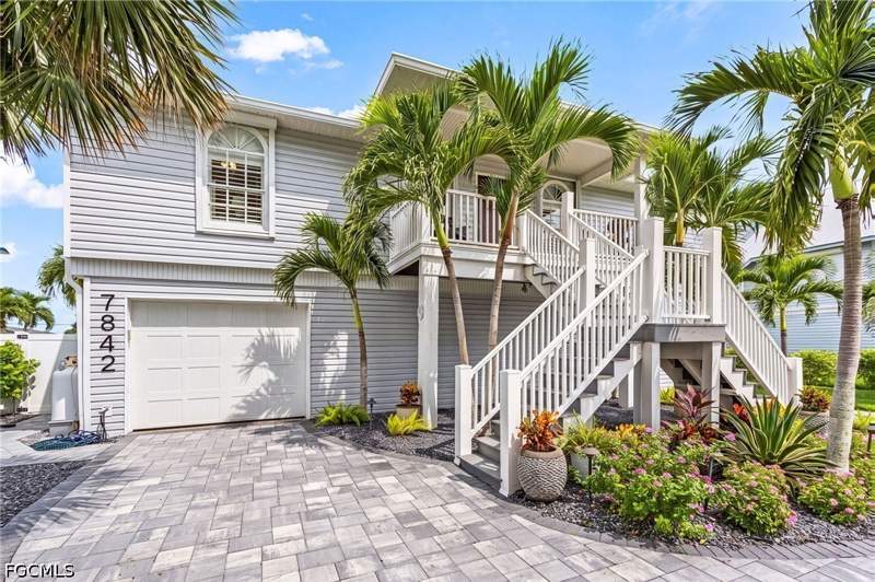 5 bedroom SingleFamilyResidence at 7842 Buccaneer Dr, Laguna Shores, Fort Myers Beach — photo 4