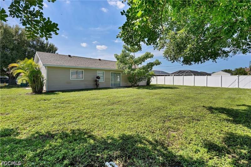 3 bedroom SingleFamilyResidence at 317 NE 10th St, Cape Coral, Cape Coral — photo 4