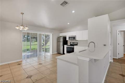 2035 NE 8th Pl, Cape Coral FL - photo 11 of 17