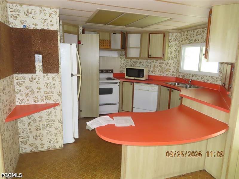 2 bedroom ManufacturedHome at 288 Cape Sable Dr, Naples Mobile Estates, Naples — photo 4