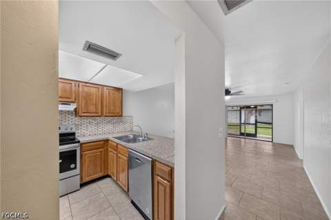 4407 SW 7th Pl 7, Cape Coral FL - photo 8 of 24