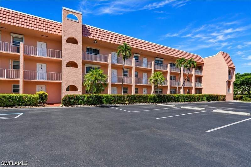 2 bedroom Condominium at 170 Turtle Lake Ct 109, Turtle Lake Golf Colony, Naples — photo 2