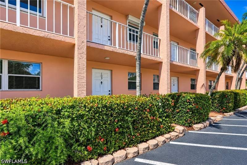 2 bedroom Condominium at 170 Turtle Lake Ct 109, Turtle Lake Golf Colony, Naples — photo 3