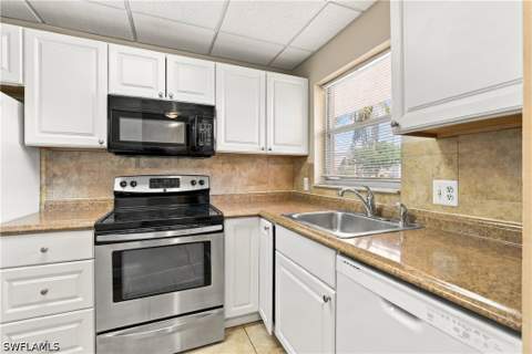 170 Turtle Lake Ct 109, Naples FL - photo 6 of 37