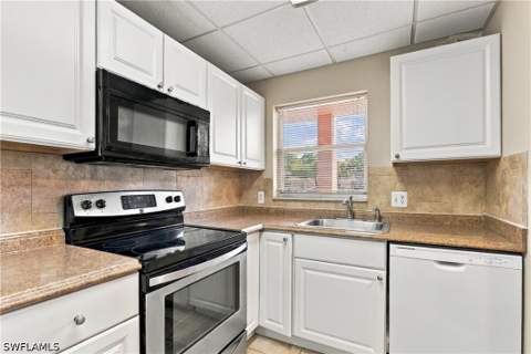 170 Turtle Lake Ct 109, Naples FL - photo 7 of 37