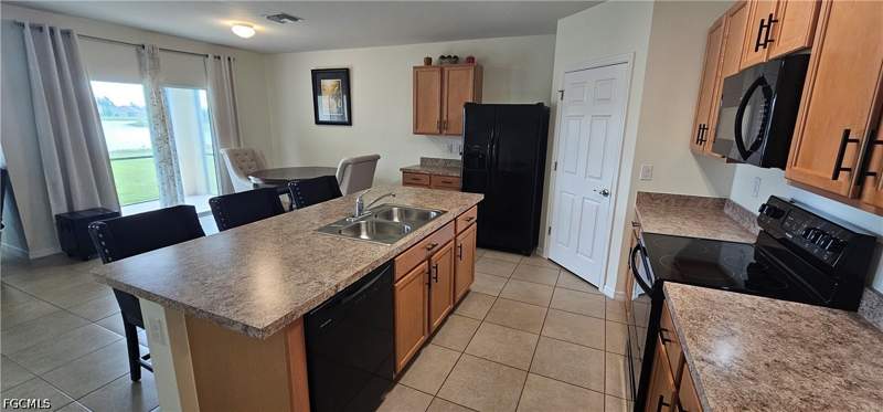 4 bedroom SingleFamilyResidence at 8150 Gopher Tortoise Trl, Town Lakes, Lehigh Acres — photo 5