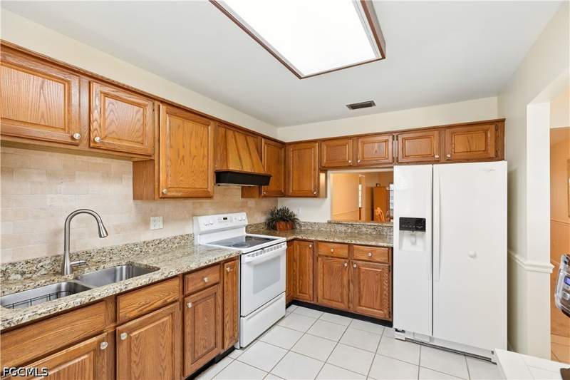 3 bedroom Attached at 1267 Hazeltine Dr, Brandywine, Fort Myers — photo 3