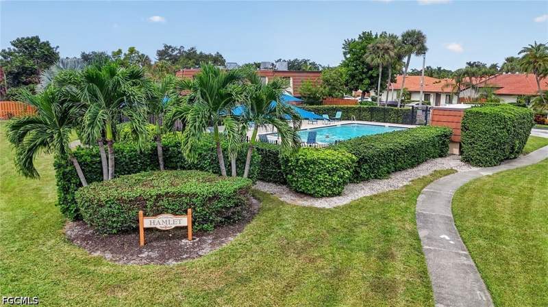 2 bedroom Townhouse at 1428 Park Shore Cir 4, Hamlet, Fort Myers — photo 2