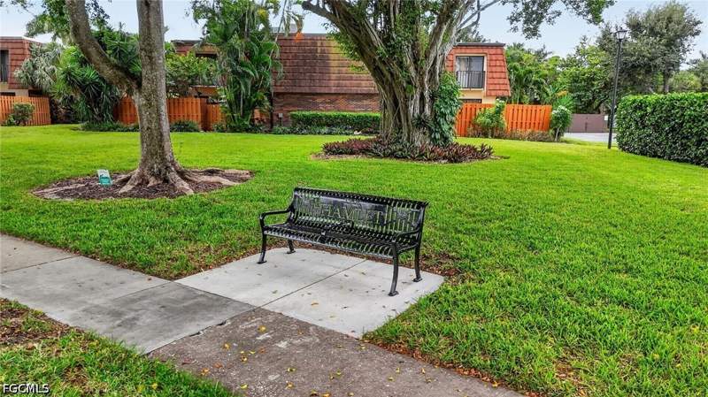 2 bedroom Townhouse at 1428 Park Shore Cir 4, Hamlet, Fort Myers — photo 3