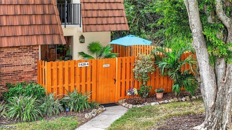 2 bedroom Townhouse at 1428 Park Shore Cir 4, Hamlet, Fort Myers — photo 4