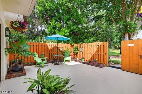 1428 Park Shore Cir 4, Fort Myers FL - photo 9 of 36