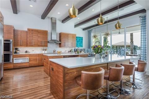 911 Aqua Ln, Fort Myers FL - photo 6 of 50
