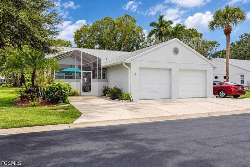 3 bedroom Attached at 9507 Windsor Club Cir, Pine Ridge Of Fort Myers Village, Fort Myers — photo 2