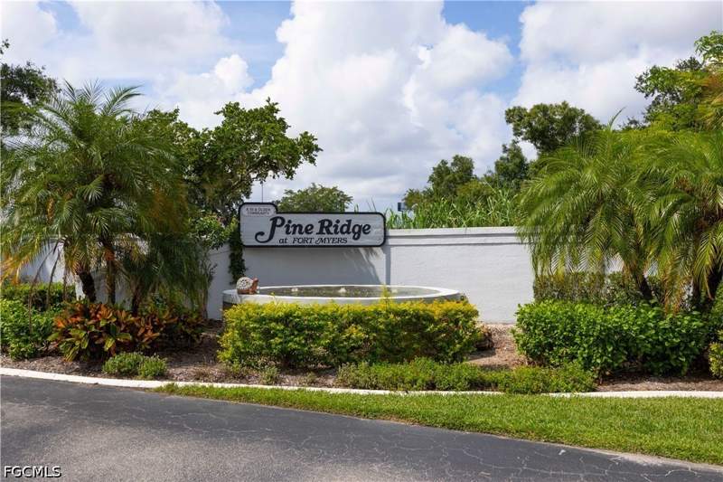 3 bedroom Attached at 9507 Windsor Club Cir, Pine Ridge Of Fort Myers Village, Fort Myers — photo 3