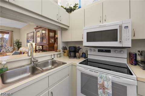 9507 Windsor Club Cir, Fort Myers FL - photo 8 of 36