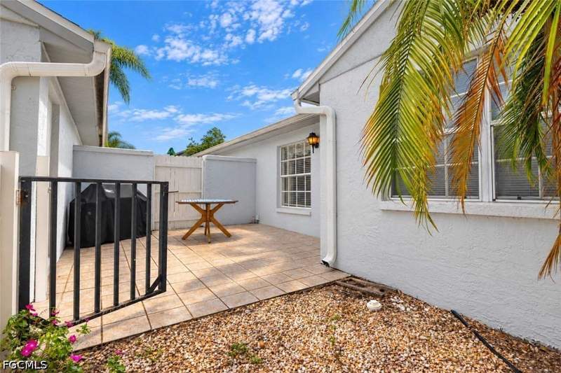 2 bedroom Attached at 9629 Windsor Club Cir, Pine Ridge Of Fort Myers Village, Fort Myers — photo 3