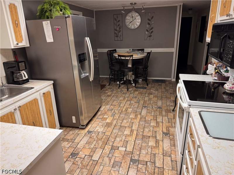 2 bedroom ManufacturedHome at 264 Shoreland Dr, Orange Harbor Mobile Home Park, Fort Myers — photo 5