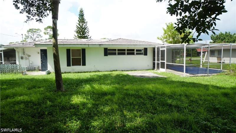 3 bedroom SingleFamilyResidence at 320 Hollywood St, Country Club Estates, Lehigh Acres — photo 5