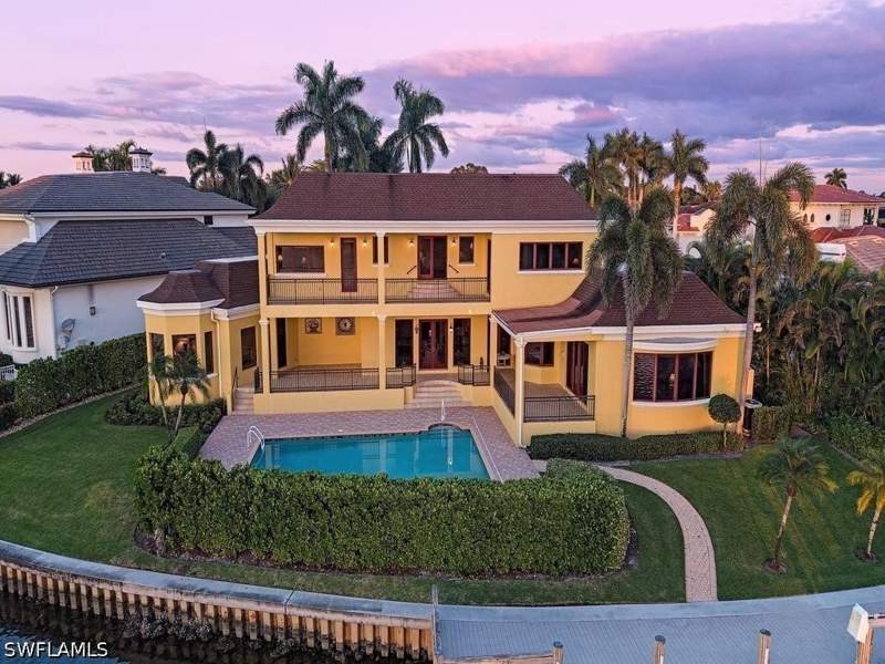 4 bedroom SingleFamilyResidence at 303 Cuddy Ct, Moorings, Naples — photo 2