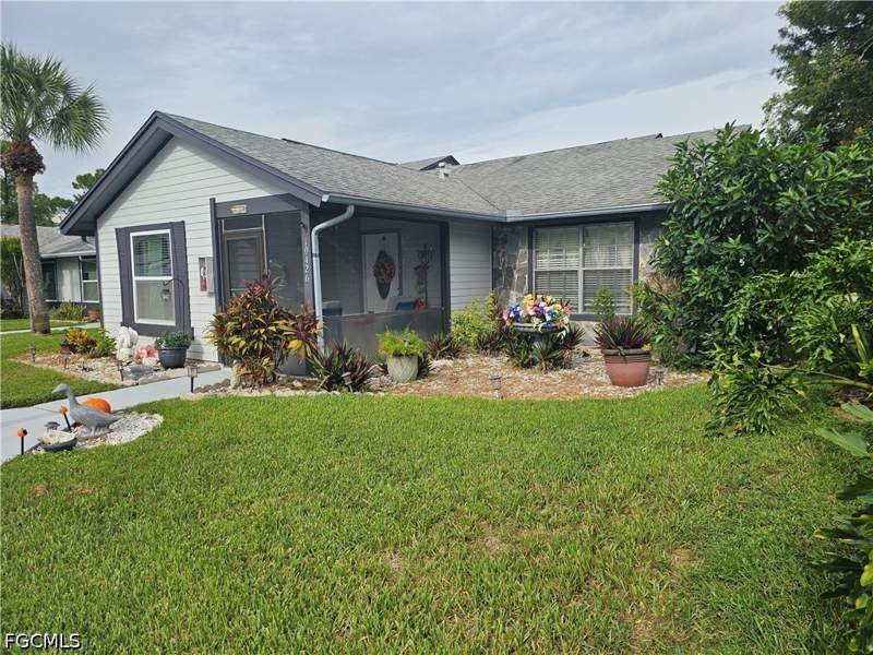 2 bedroom Attached at 10426 Lakeport Ct, Beacon Square, Lehigh Acres — photo 2