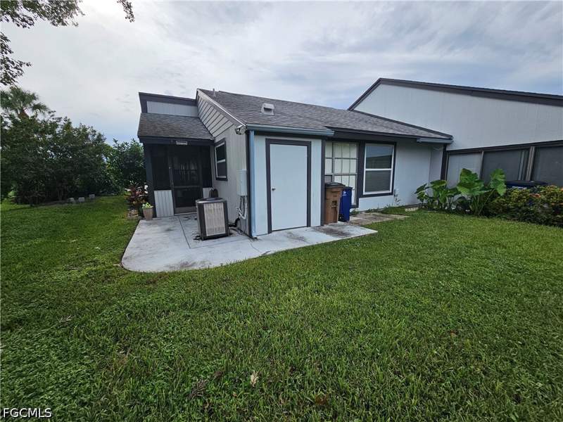 2 bedroom Attached at 10426 Lakeport Ct, Beacon Square, Lehigh Acres — photo 4