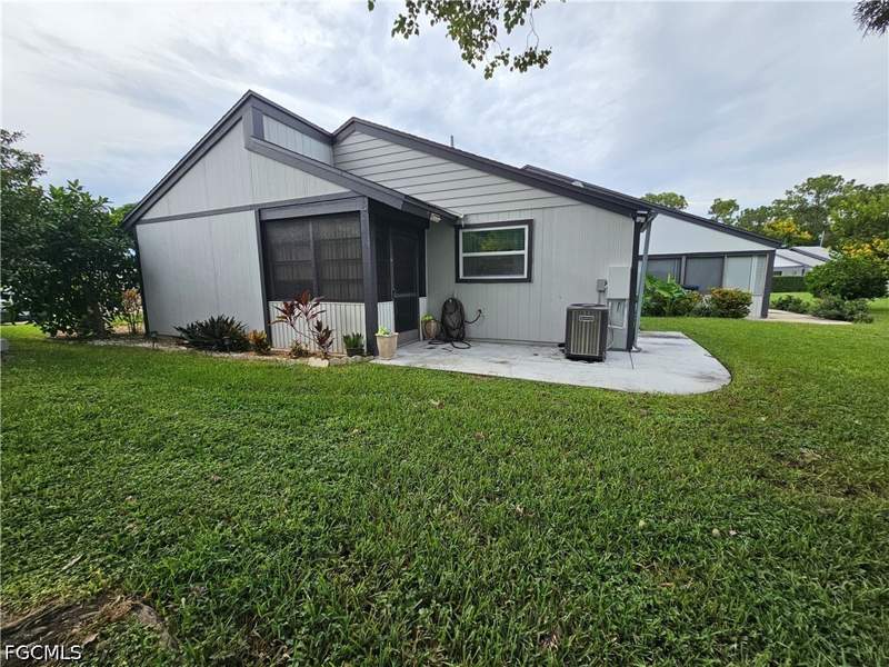 2 bedroom Attached at 10426 Lakeport Ct, Beacon Square, Lehigh Acres — photo 5