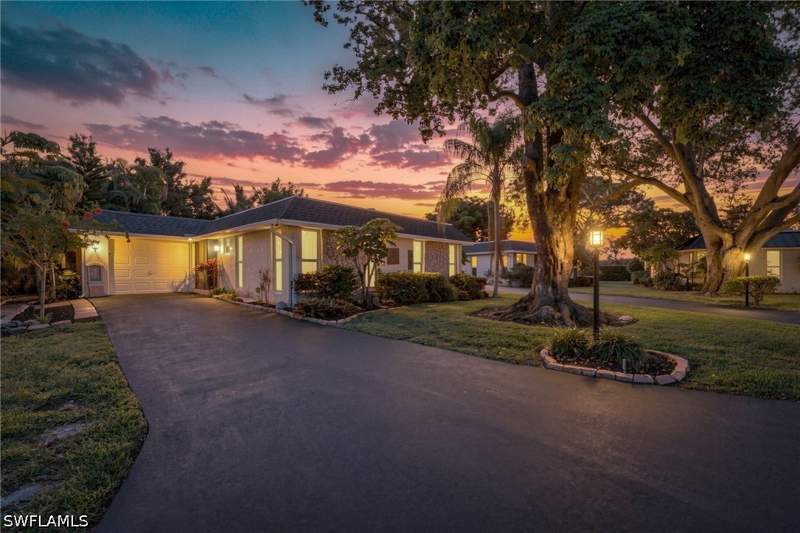 3 bedroom Detached at 220 Lanchester Ct 32, Royal Arms Villas, Naples — photo 2