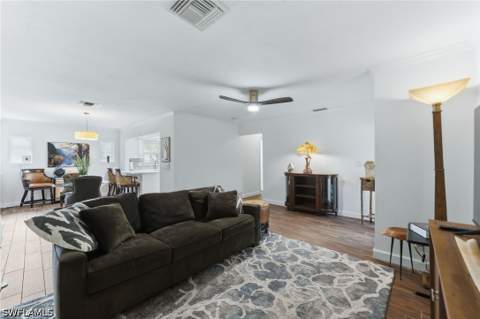 220 Lanchester Ct 32, Naples FL - photo 9 of 33