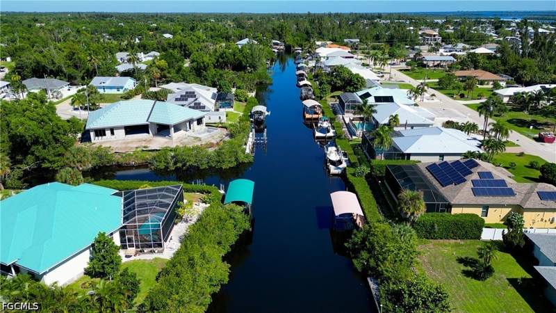 3 bedroom SingleFamilyResidence at 5380 Genesee Pkwy, Charlotte Shores, Bokeelia — photo 4