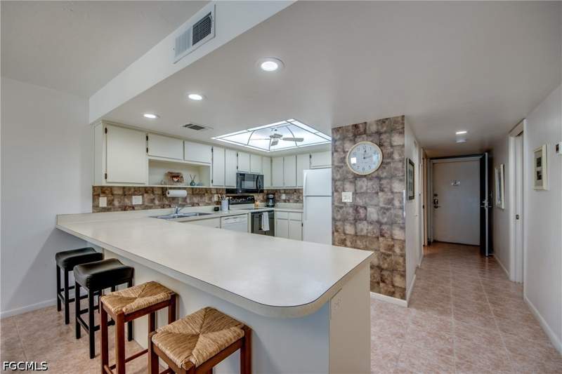 3 bedroom Condominium at 2532 Estero Blvd 305, Pelican Watch, Fort Myers Beach — photo 3