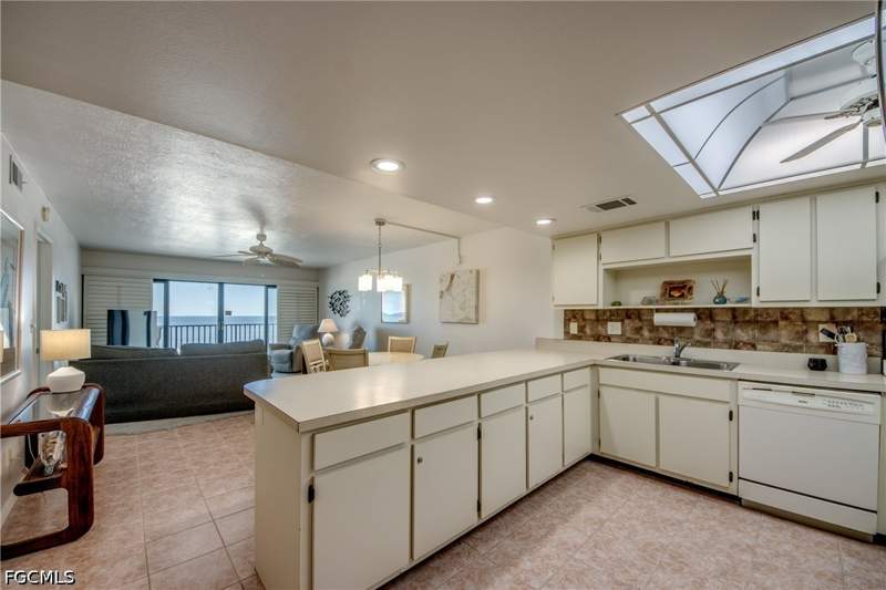 3 bedroom Condominium at 2532 Estero Blvd 305, Pelican Watch, Fort Myers Beach — photo 4