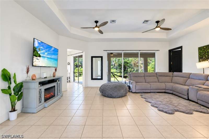 3 bedroom SingleFamilyResidence at 525 Desoto Blvd N, Golden Gate Estates, Naples — photo 4