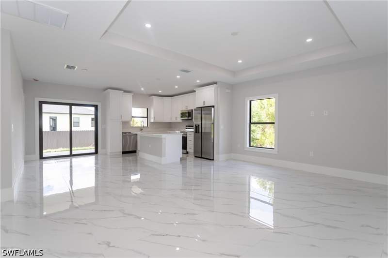 3 bedroom SingleFamilyResidence at 733 Phelps St E, Lehigh Acres, Lehigh Acres — photo 2