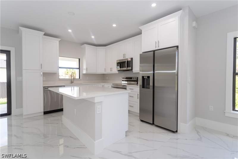 3 bedroom SingleFamilyResidence at 733 Phelps St E, Lehigh Acres, Lehigh Acres — photo 3